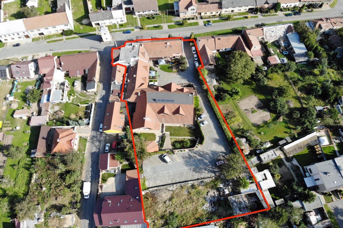 Bezmerovsky Dvur Кромержиж Экстерьер фото